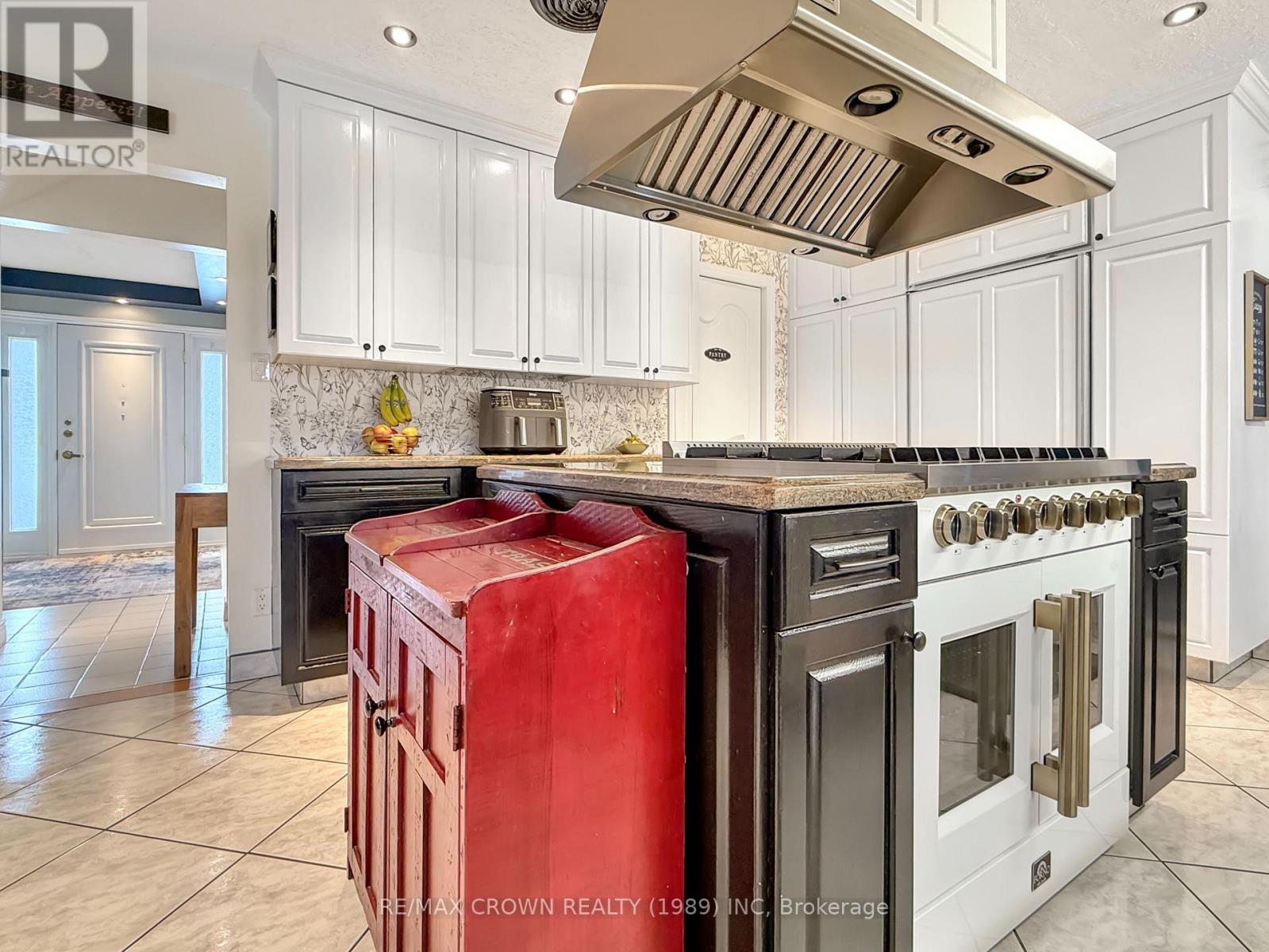 5 Laurier Place, Hearst, Ontario  P0L 1N0 - Photo 10 - T12839722