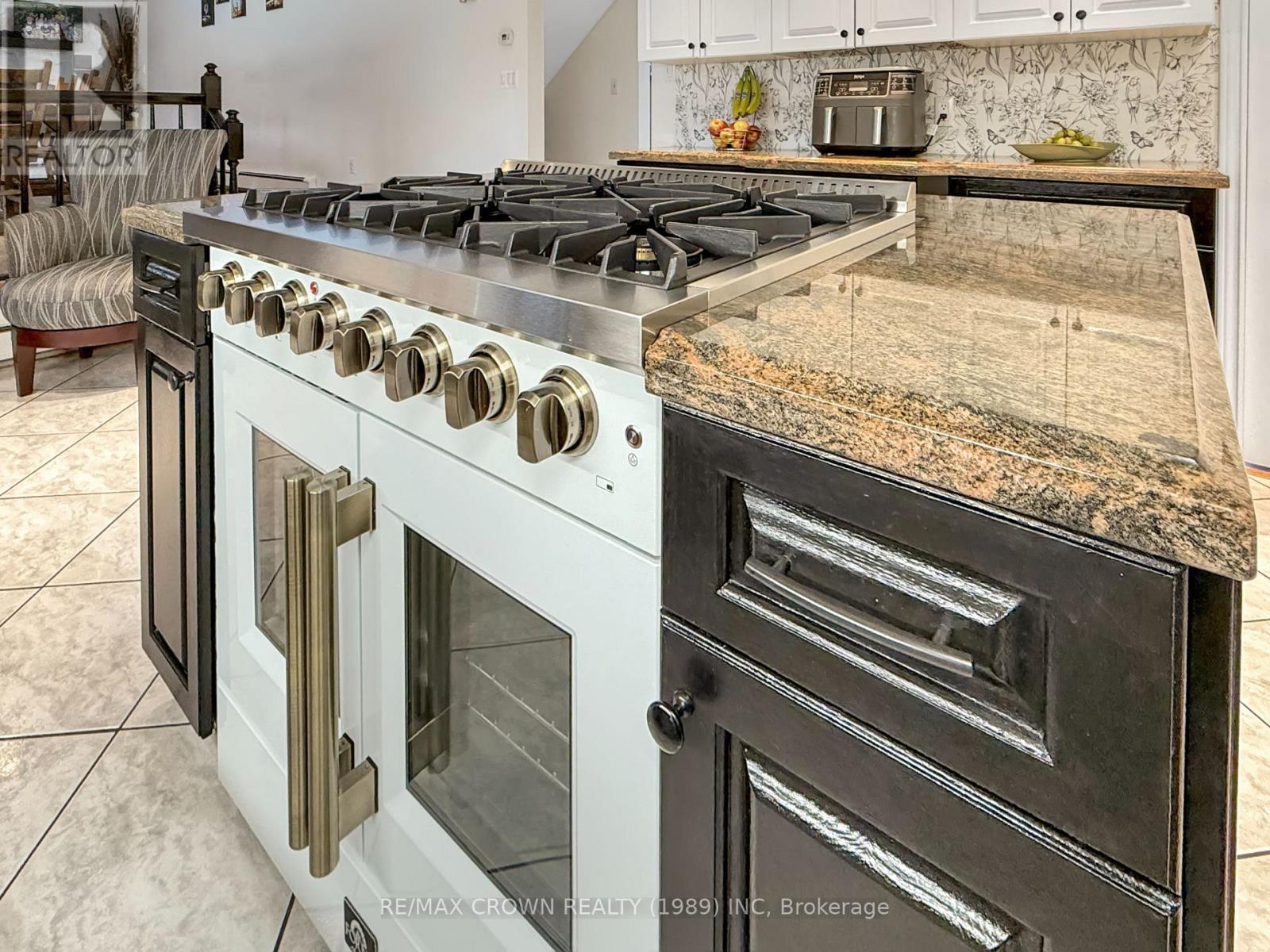 5 Laurier Place, Hearst, Ontario  P0L 1N0 - Photo 13 - T12839722