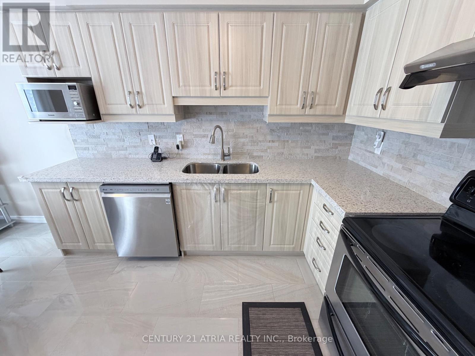 79 Maitland Drive, Markham, Ontario  L3R 4T6 - Photo 9 - N12829468