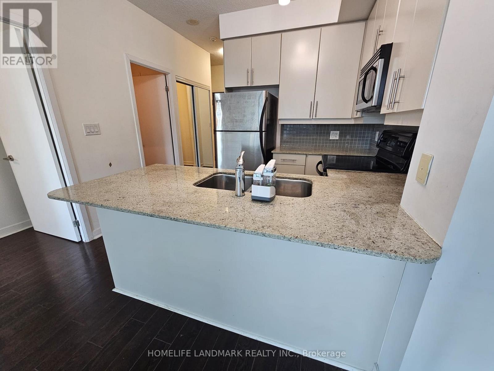 2203 - 18 Harbour Street, Toronto, Ontario  M5J 2Z6 - Photo 4 - C12839756