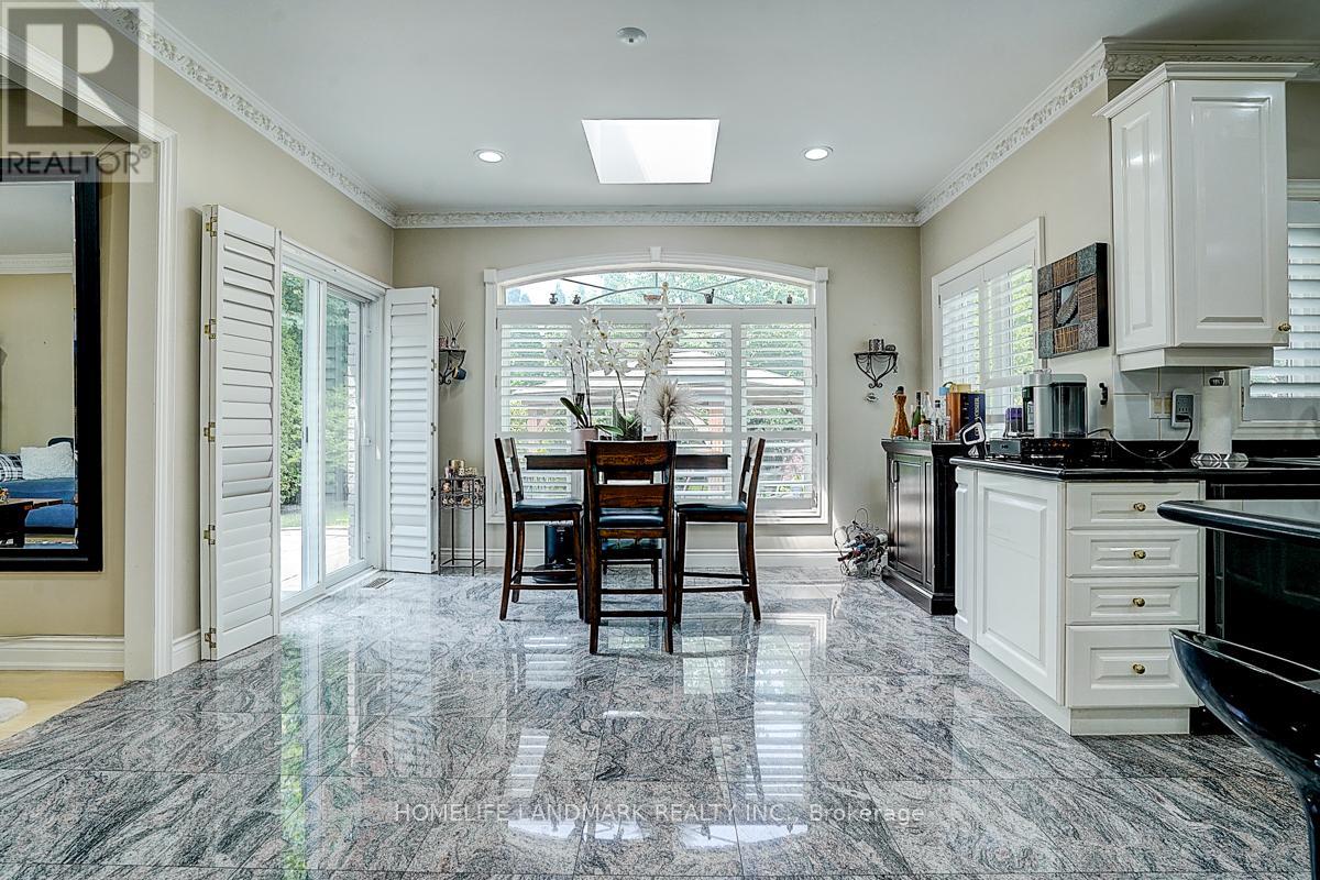 286 Hillcrest Avenue, Toronto, Ontario  M2N 3P4 - Photo 15 - C12839924