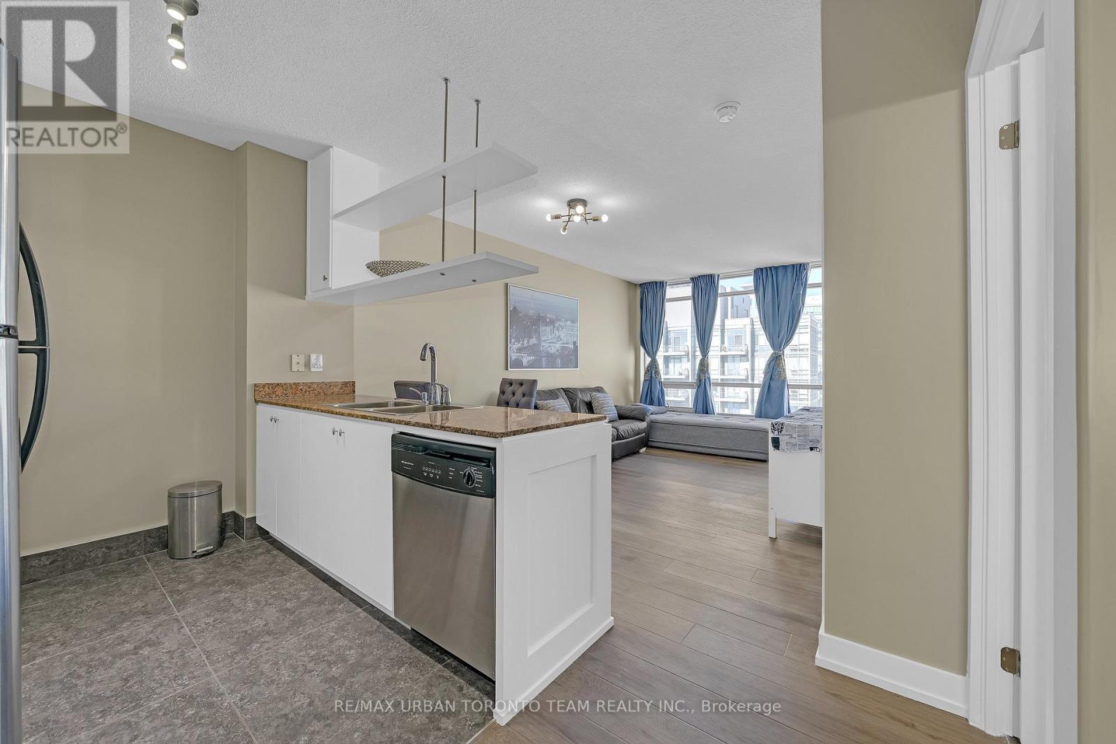 2909 - 5 Mariner Terrace, Toronto, Ontario  M5V 3V6 - Photo 3 - C12839986