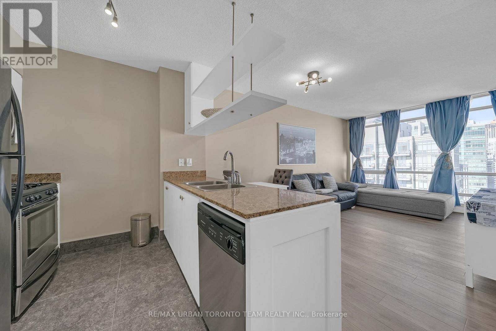 2909 - 5 Mariner Terrace, Toronto, Ontario  M5V 3V6 - Photo 4 - C12839986
