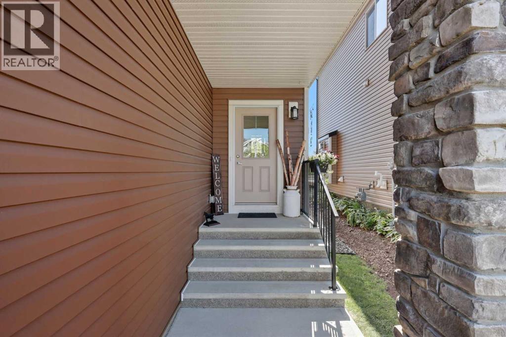 125 Fireside Cove, Cochrane, Alberta  T4C 0X4 - Photo 3 - A2288800