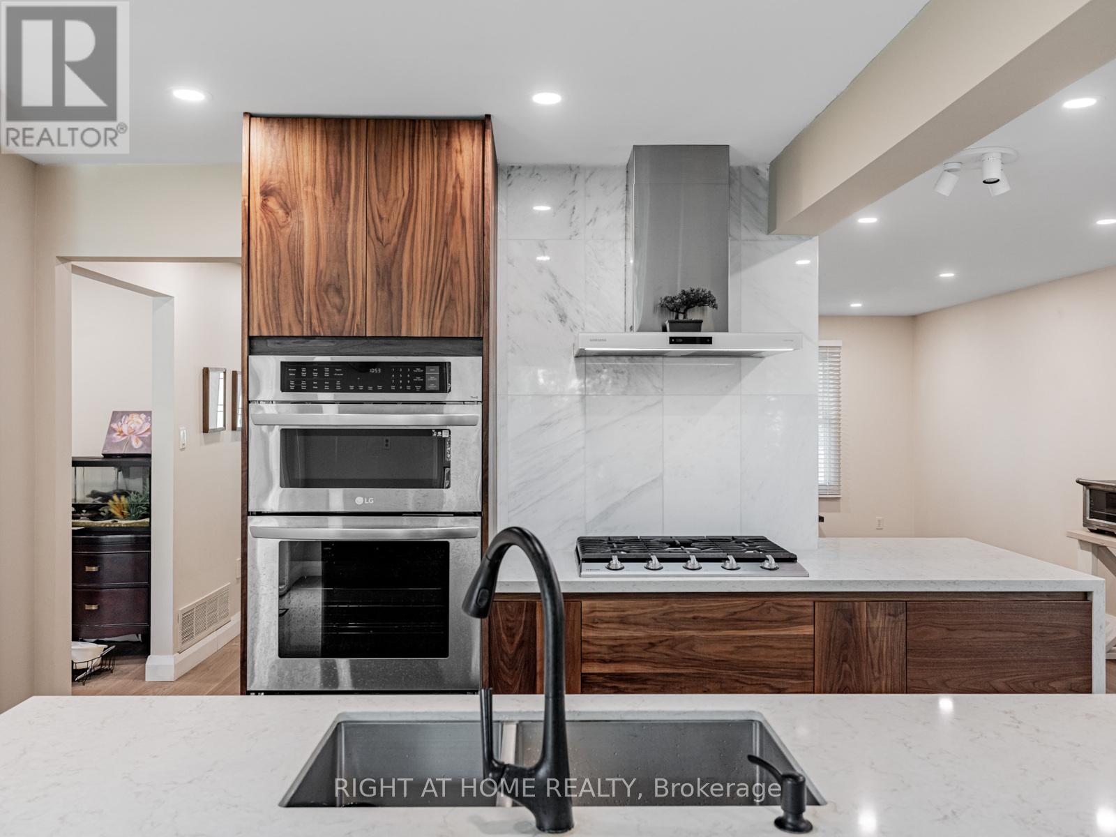 51 Moorcrest Drive, Aurora, Ontario  L4G 6C6 - Photo 15 - N12839796