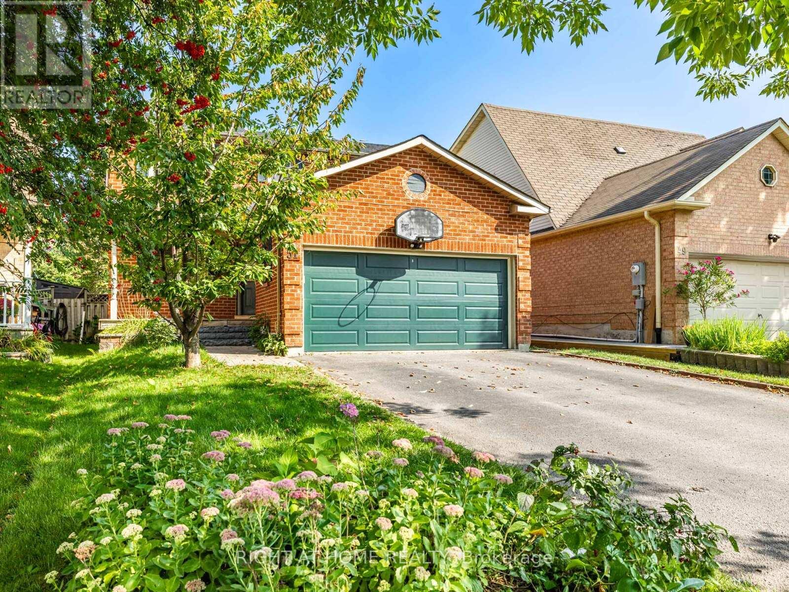 51 Moorcrest Drive, Aurora, Ontario  L4G 6C6 - Photo 2 - N12839796