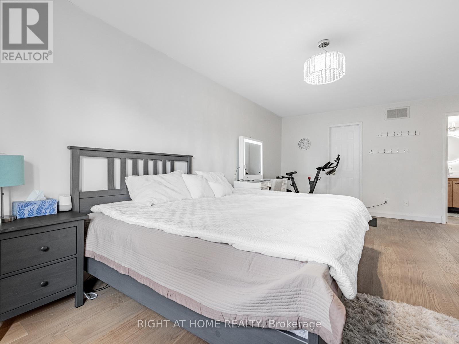 51 Moorcrest Drive, Aurora, Ontario  L4G 6C6 - Photo 22 - N12839796