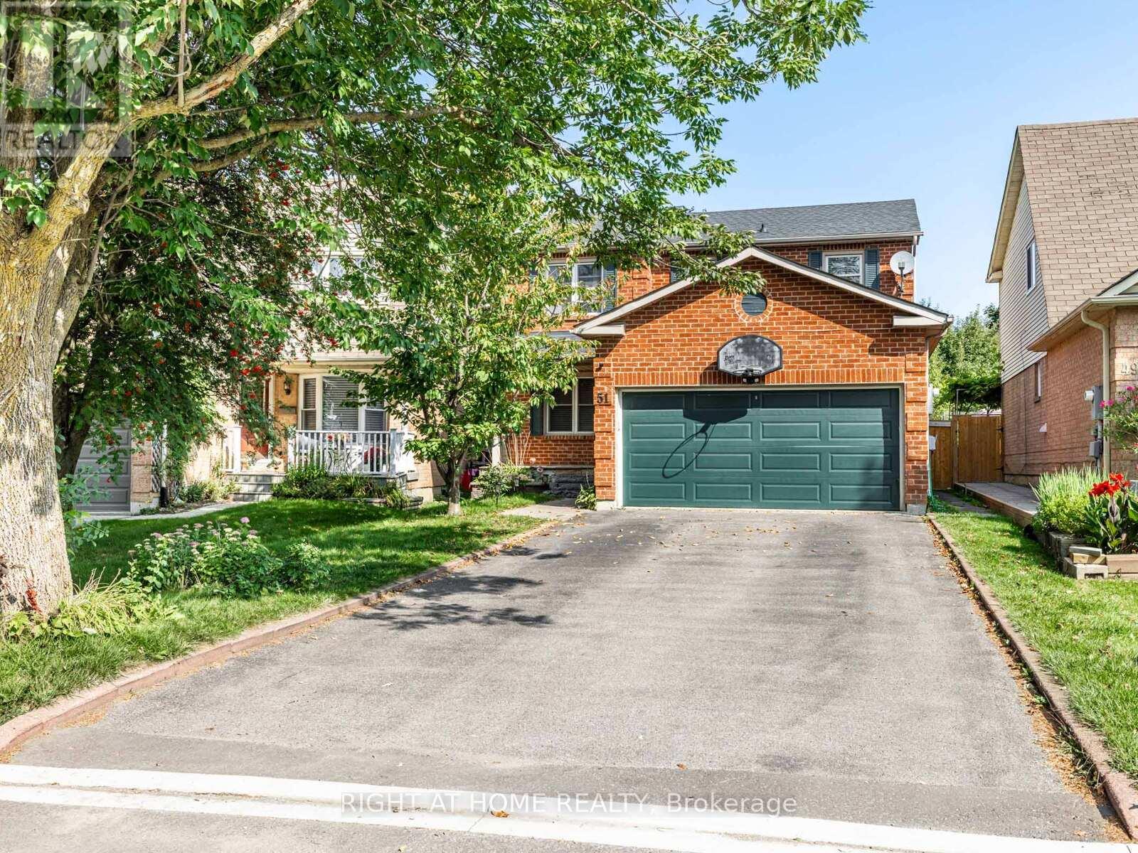 51 Moorcrest Drive, Aurora, Ontario  L4G 6C6 - Photo 3 - N12839796