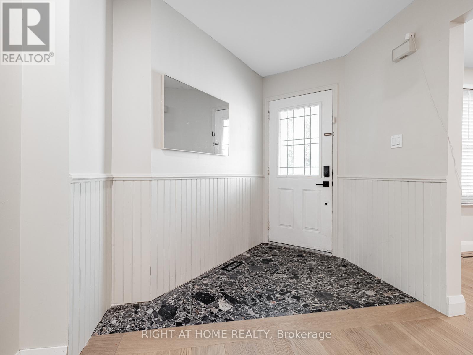 51 Moorcrest Drive, Aurora, Ontario  L4G 6C6 - Photo 6 - N12839796