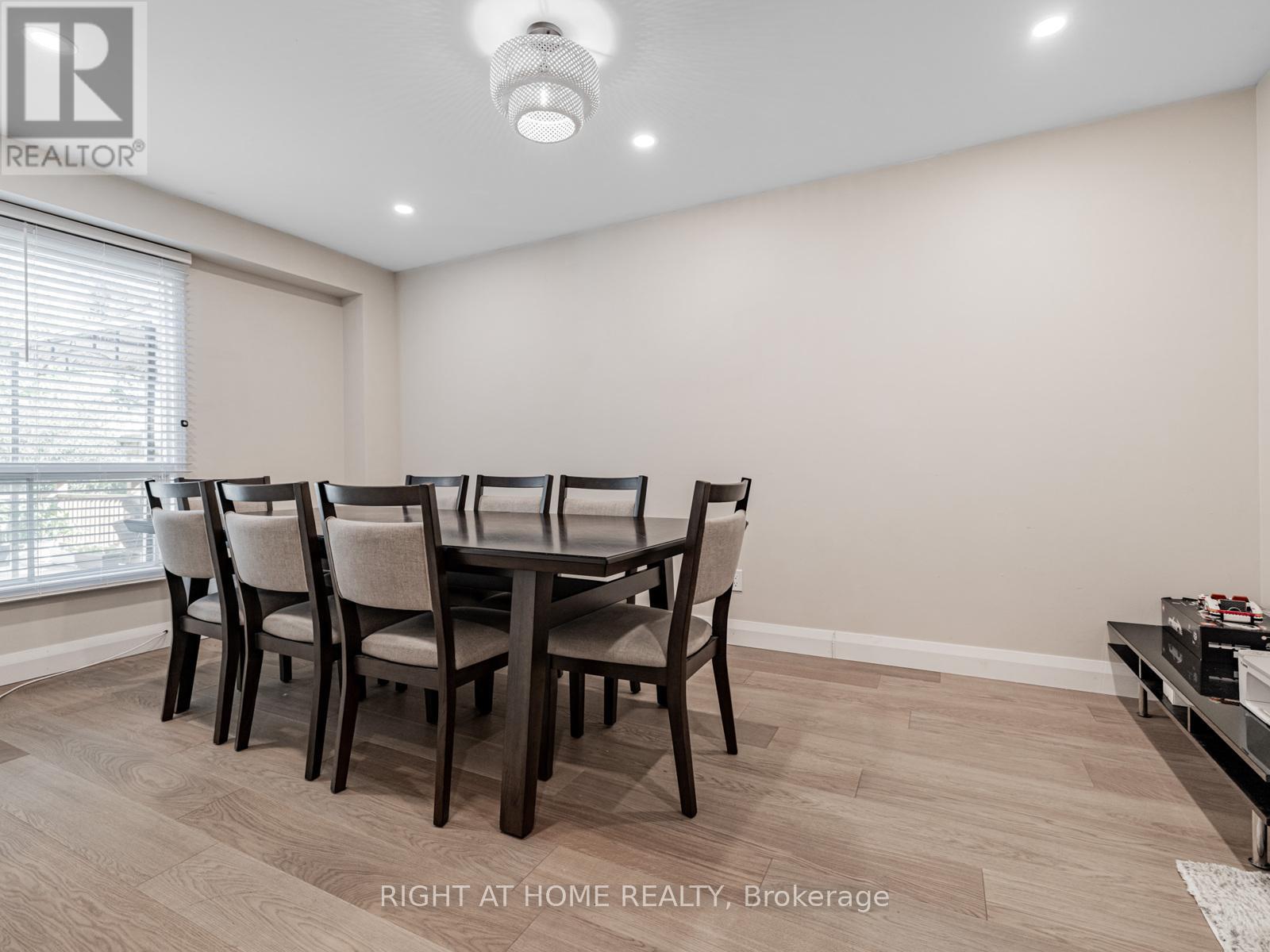 51 Moorcrest Drive, Aurora, Ontario  L4G 6C6 - Photo 7 - N12839796