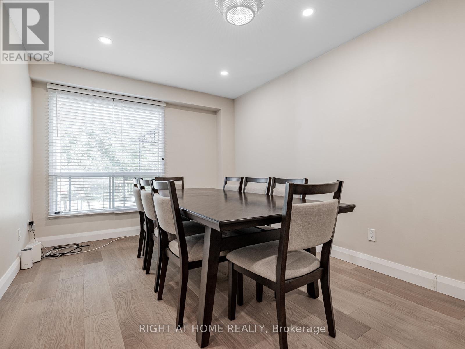 51 Moorcrest Drive, Aurora, Ontario  L4G 6C6 - Photo 8 - N12839796