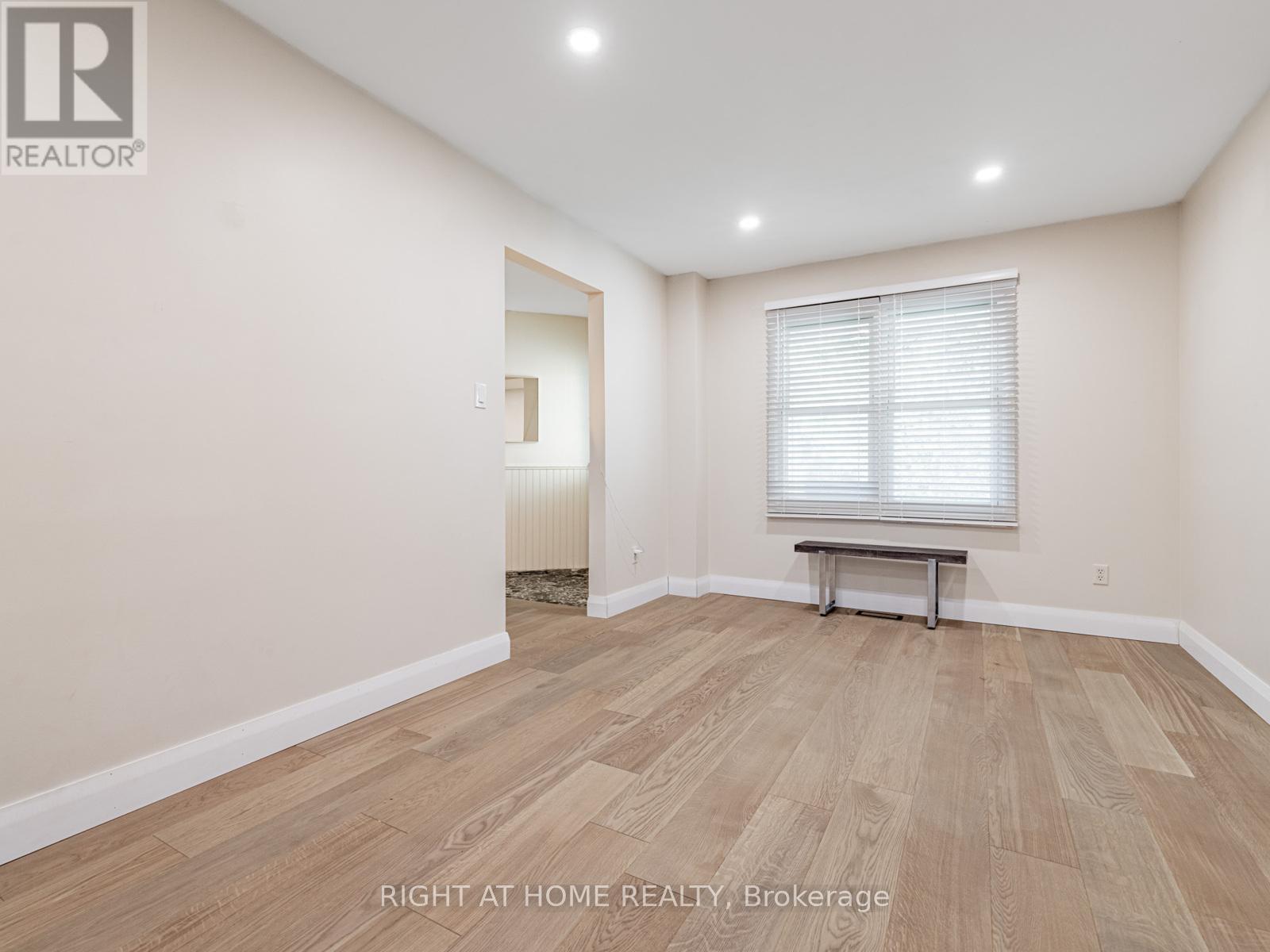 51 Moorcrest Drive, Aurora, Ontario  L4G 6C6 - Photo 9 - N12839796