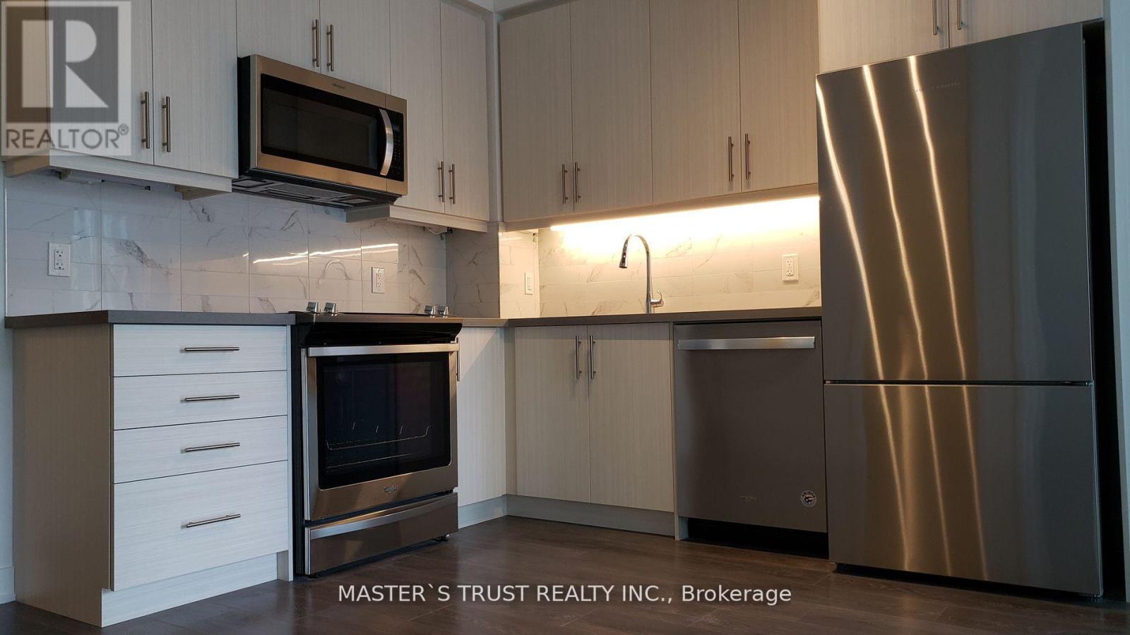 1111 - 85 Oneida Crescent, Richmond Hill, Ontario  L4B 0H4 - Photo 3 - N12839842