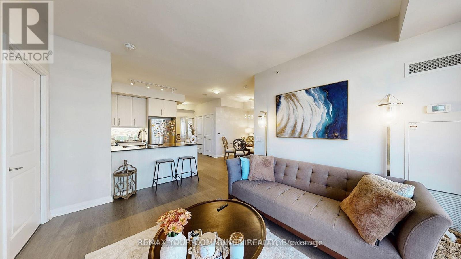 609 - 55 Oneida Crescent, Richmond Hill, Ontario  L4B 4T9 - Photo 3 - N12839920