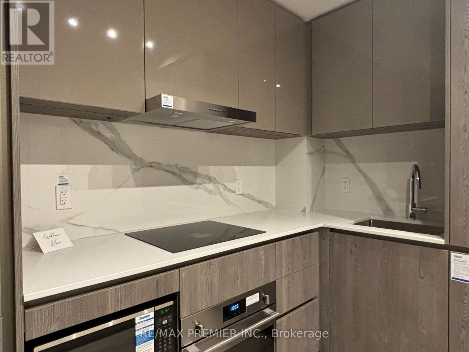 5815 - 8 INTERCHANGE WAY, Vaughan, Ontario