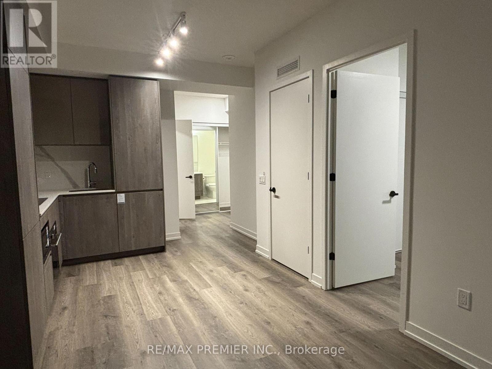 5815 - 8 Interchange Way, Vaughan (Vaughan Corporate Centre), Ontario  L4K 0R2 - Photo 3 - N12839970