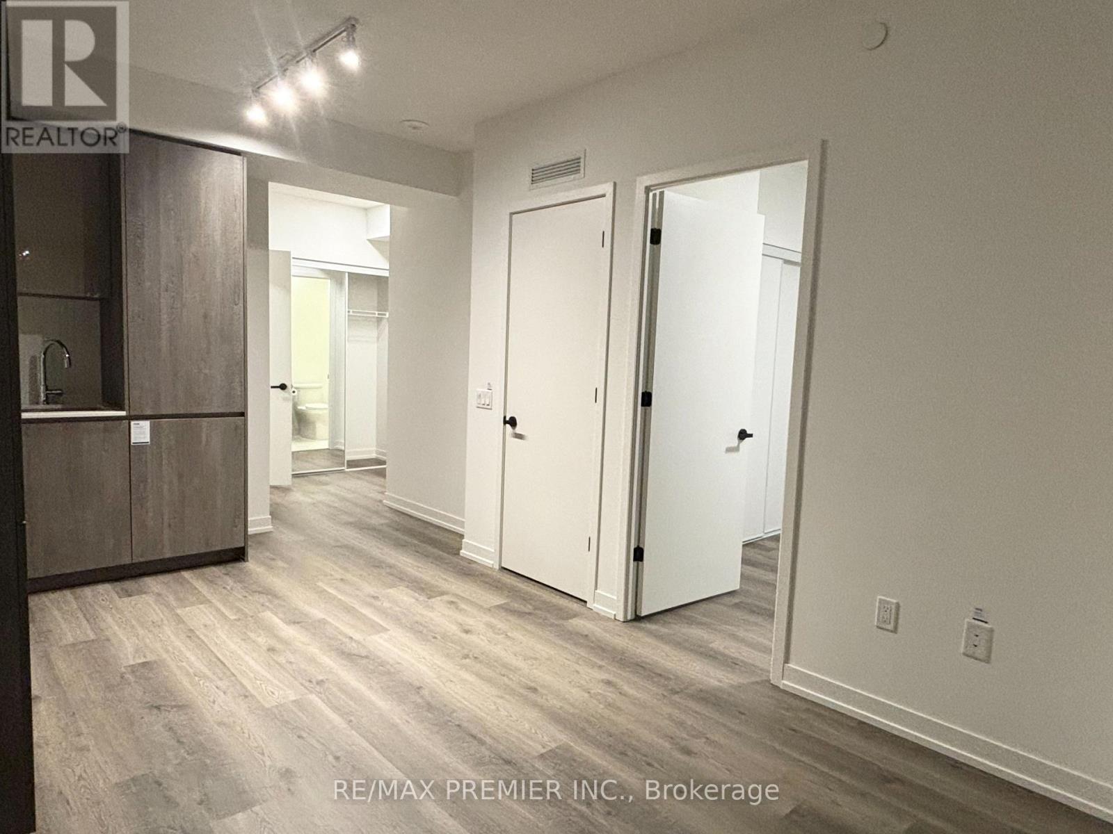 5815 - 8 Interchange Way, Vaughan (Vaughan Corporate Centre), Ontario  L4K 0R2 - Photo 4 - N12839970