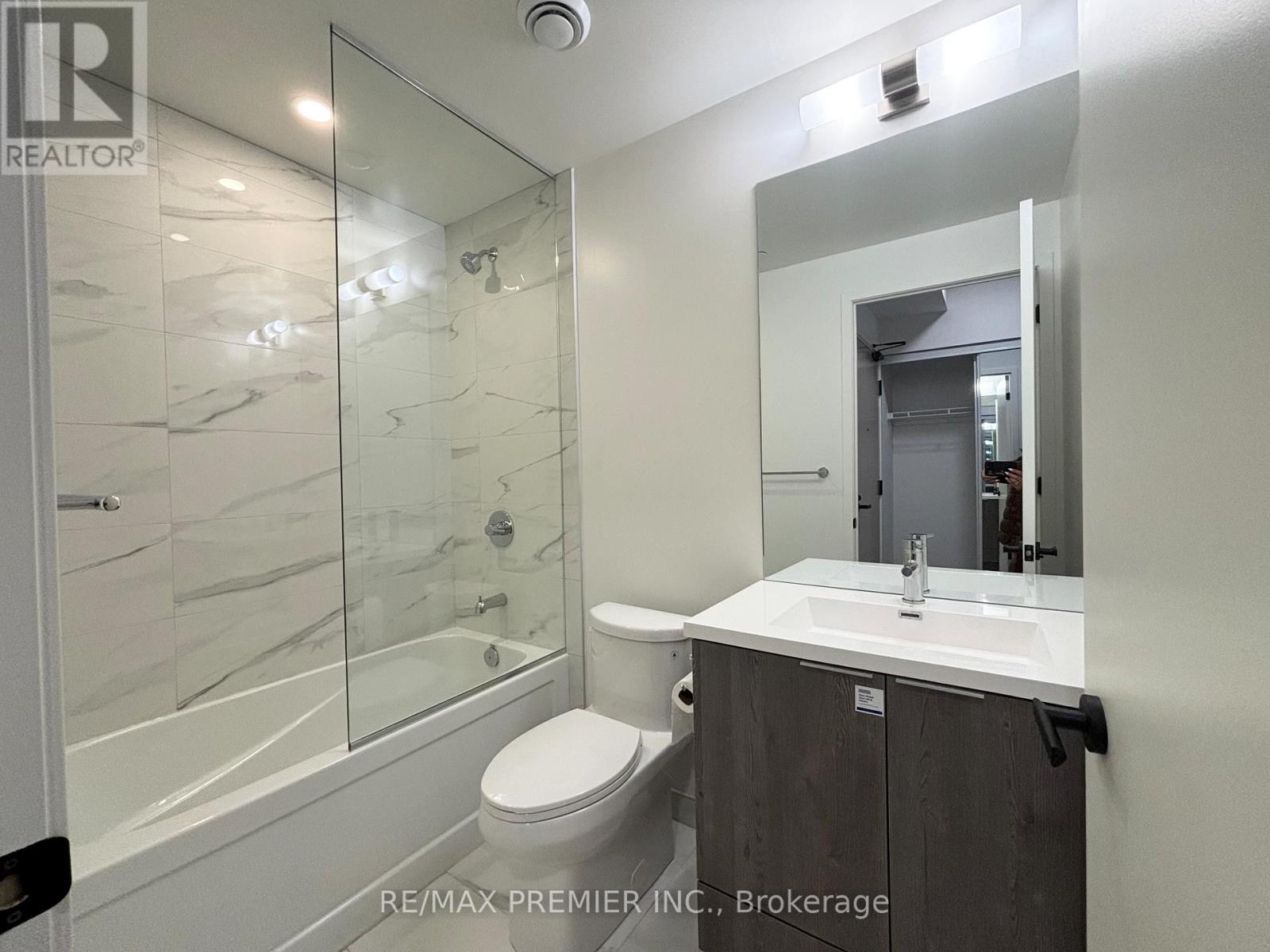 5815 - 8 Interchange Way, Vaughan (Vaughan Corporate Centre), Ontario  L4K 0R2 - Photo 8 - N12839970