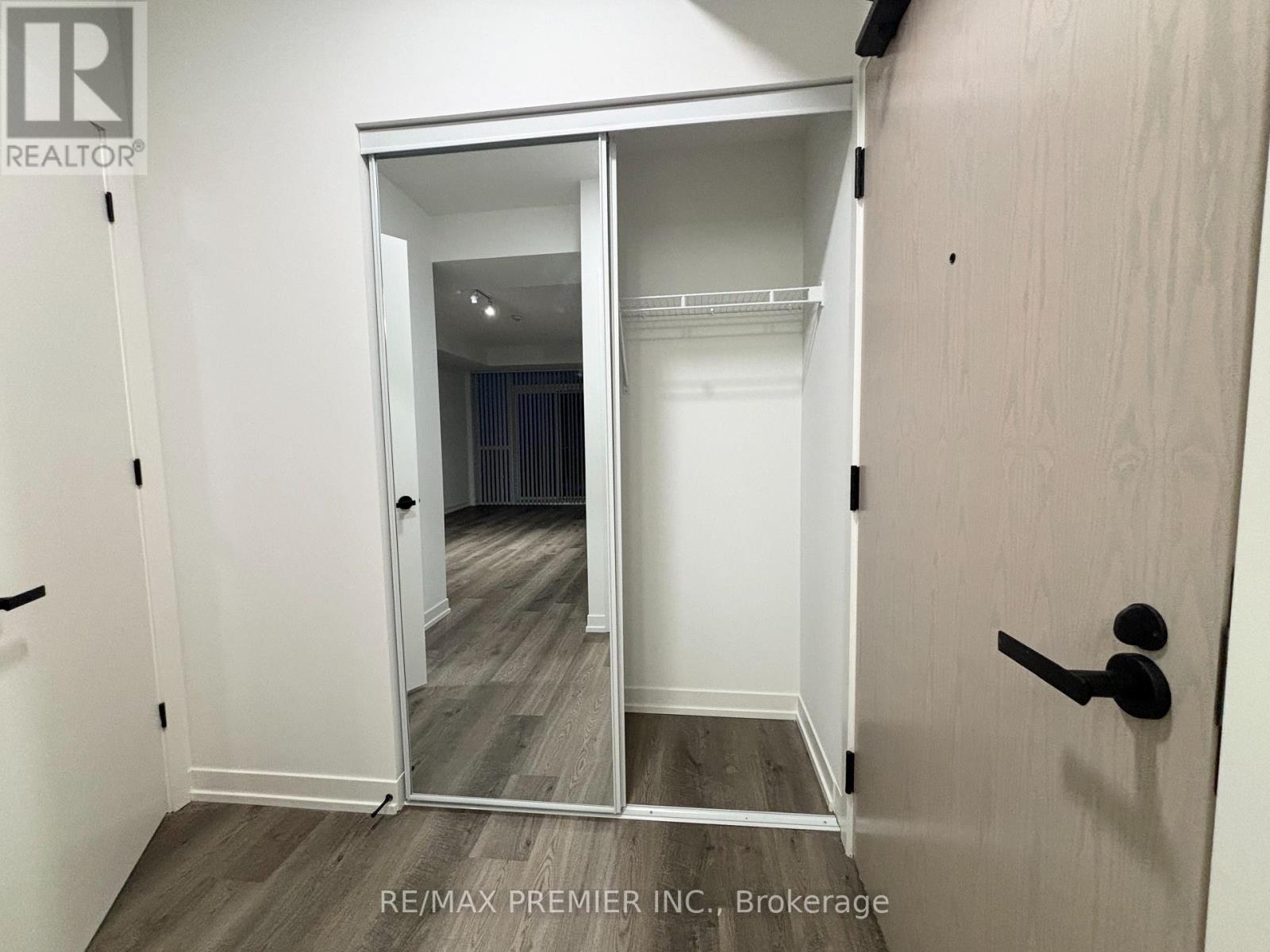 5815 - 8 Interchange Way, Vaughan (Vaughan Corporate Centre), Ontario  L4K 0R2 - Photo 9 - N12839970