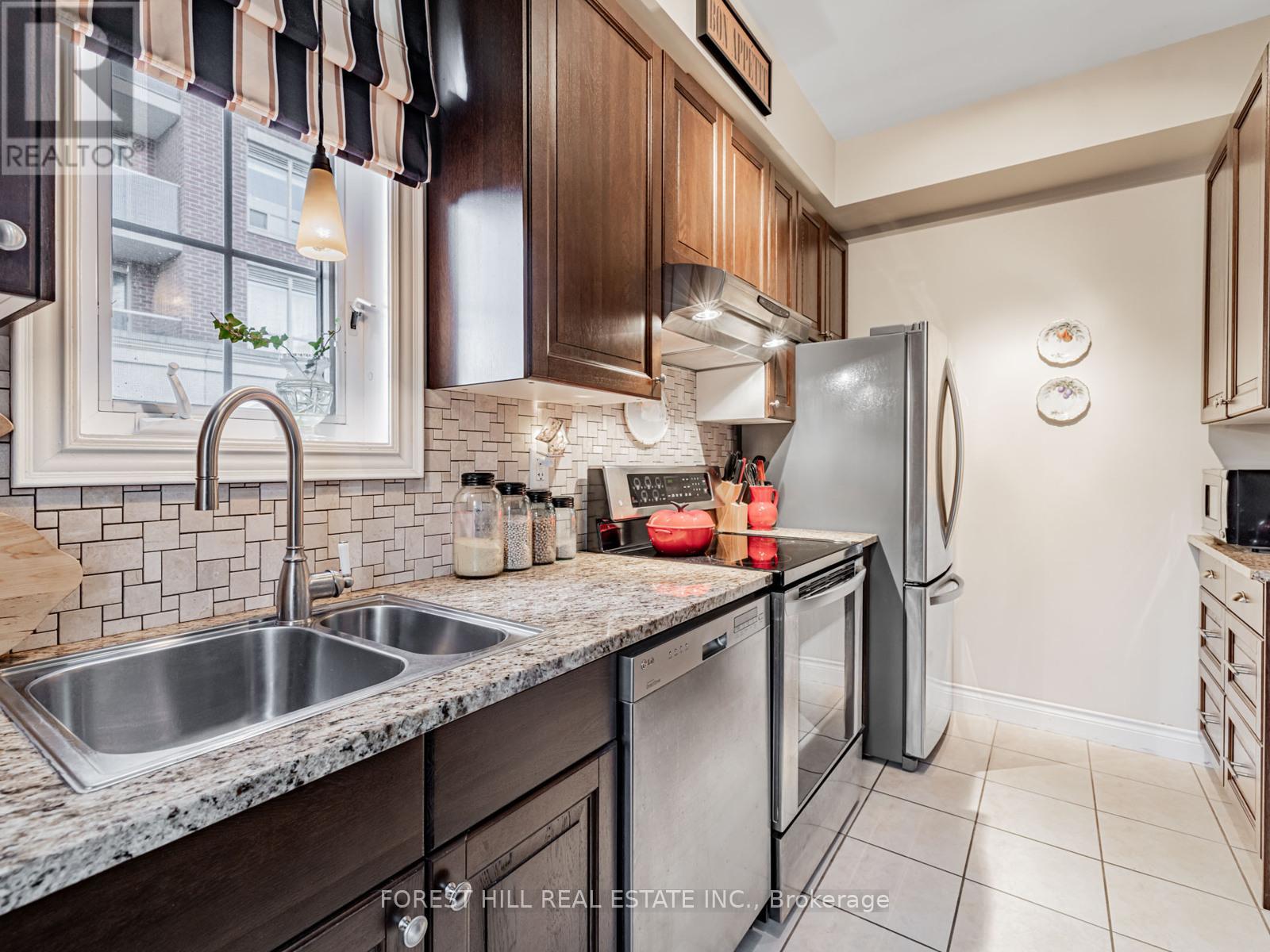 Th-A - 2 Clairtrell Road, Toronto, Ontario  M2N 7H5 - Photo 4 - C12752856