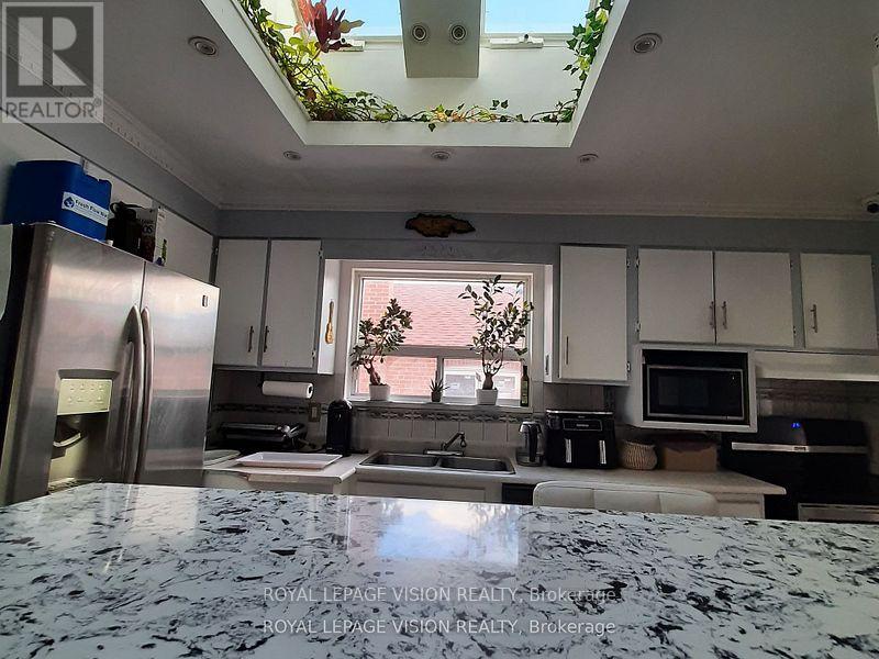 52 Ellendale Drive, Toronto, Ontario  M1P 1N5 - Photo 4 - E12828738