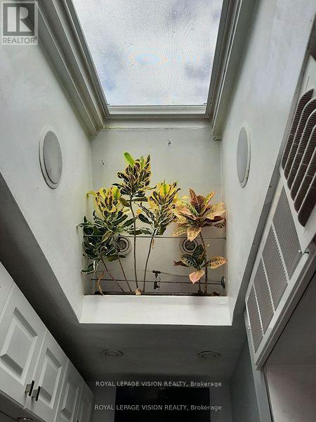 52 Ellendale Drive, Toronto, Ontario  M1P 1N5 - Photo 12 - E12828738