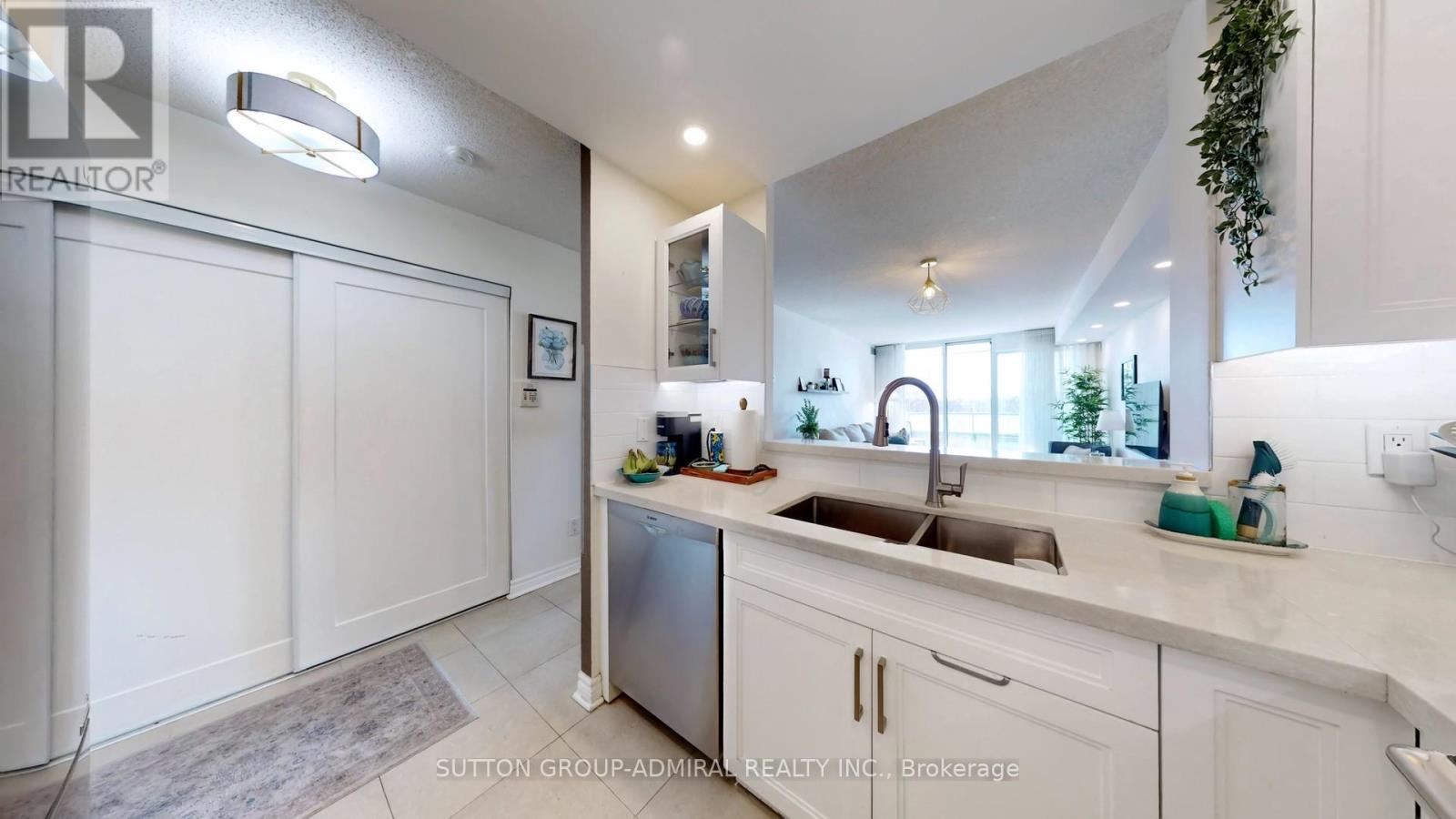 407 - 1 Emerald Lane, Vaughan, Ontario L4J 8N2 - Photo 13 - N12839982