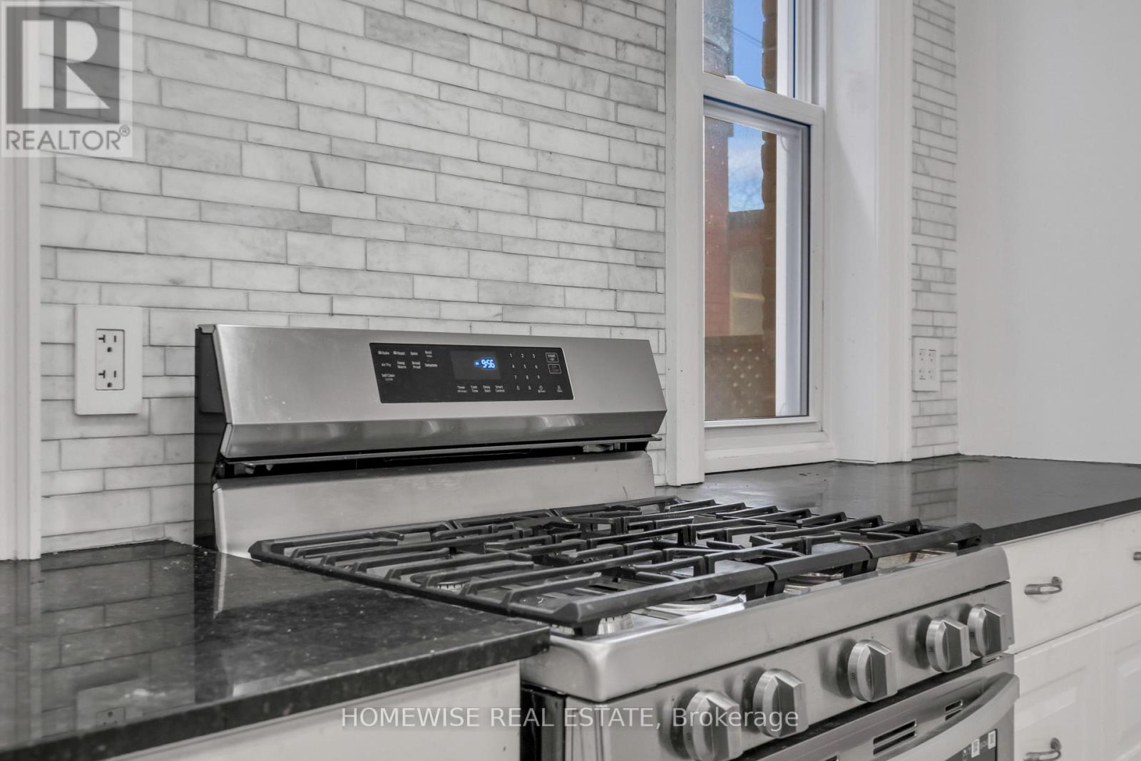 B (Main Floor) - 77 Beaty Avenue, Toronto, Ontario  M6K 3B3 - Photo 6 - W12839706