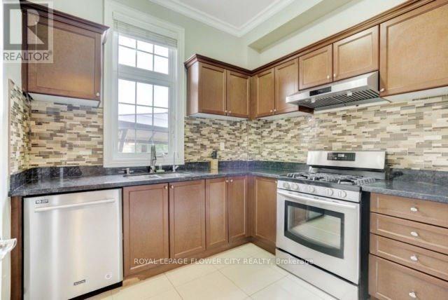 51 Degrey Drive, Brampton, Ontario  L6P 3X7 - Photo 17 - W12839712