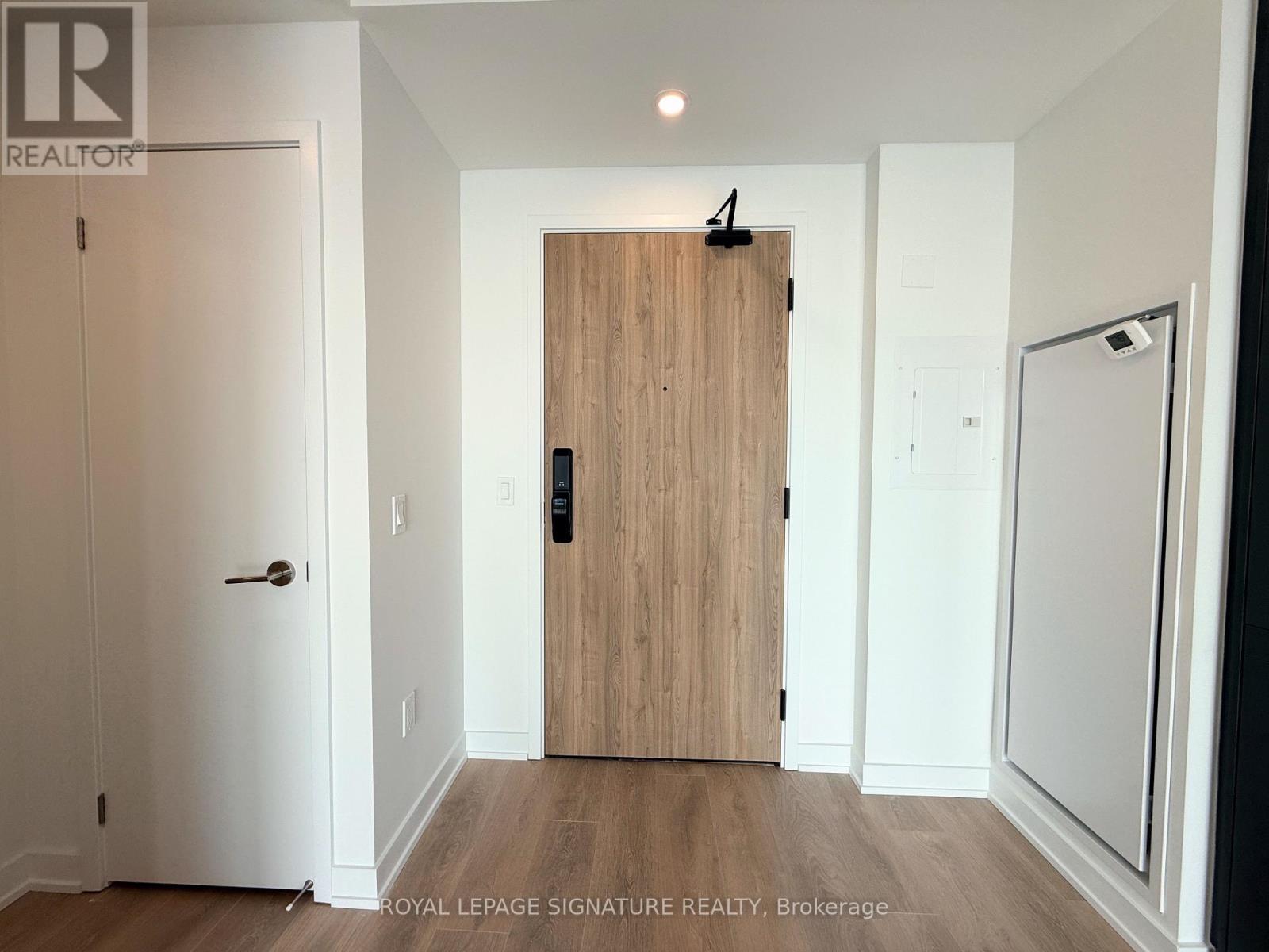 1410 - 1 Fairview Road, Mississauga, Ontario  L6A 4C6 - Photo 1 - W12839718