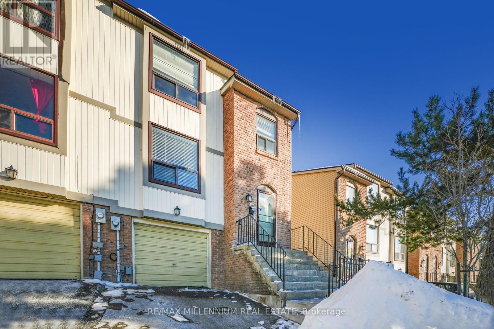 7 Mcmullen Crescent, Brampton, Ontario  L6S 3M2 - Photo 3 - W12839728