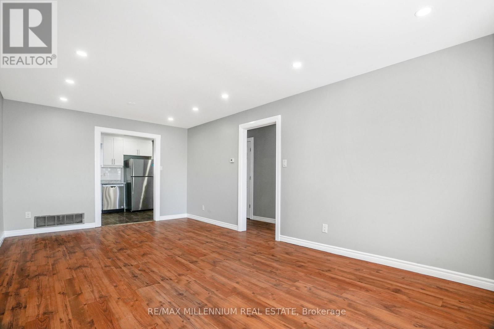 7 Mcmullen Crescent, Brampton, Ontario  L6S 3M2 - Photo 5 - W12839728