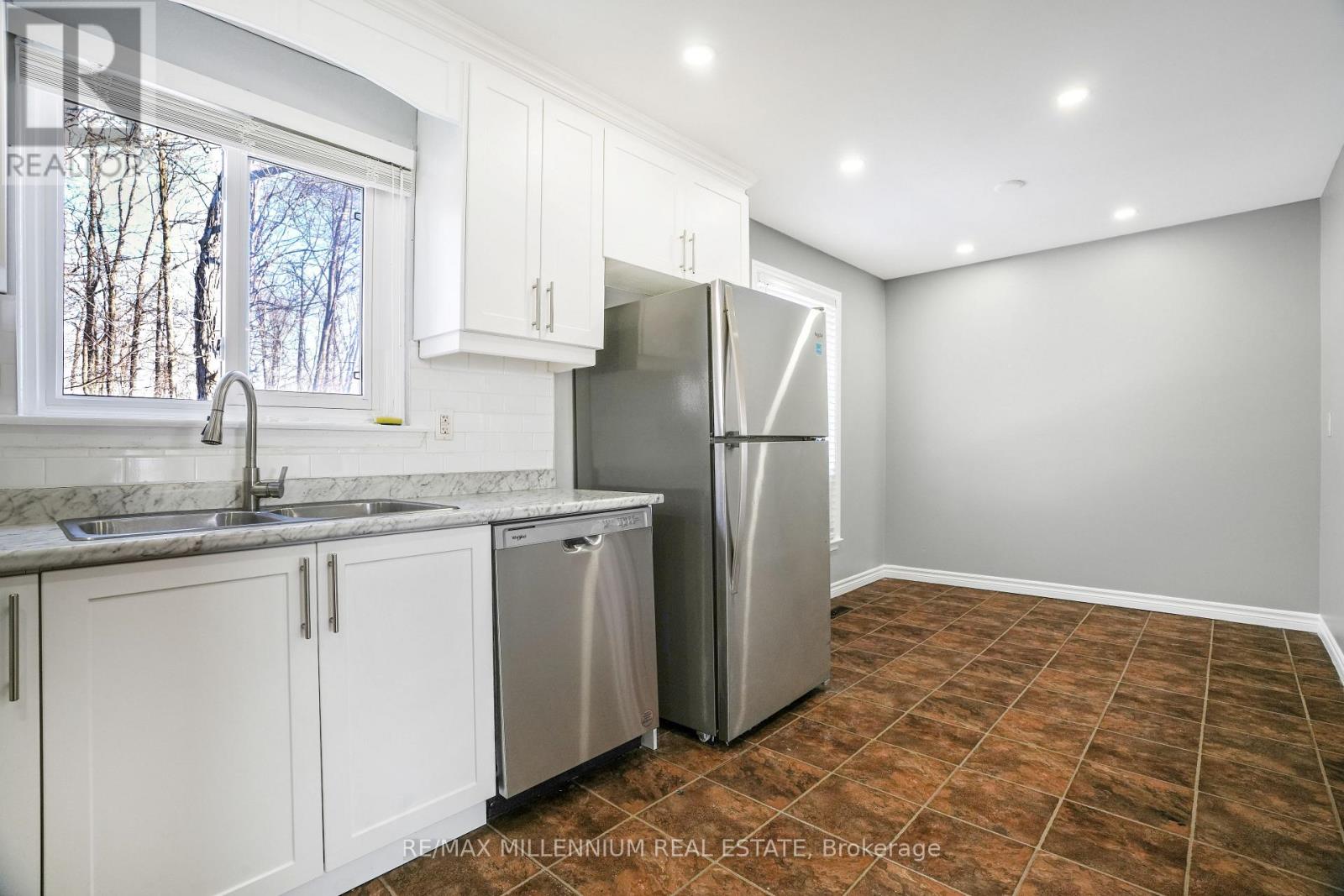 7 Mcmullen Crescent, Brampton, Ontario  L6S 3M2 - Photo 9 - W12839728