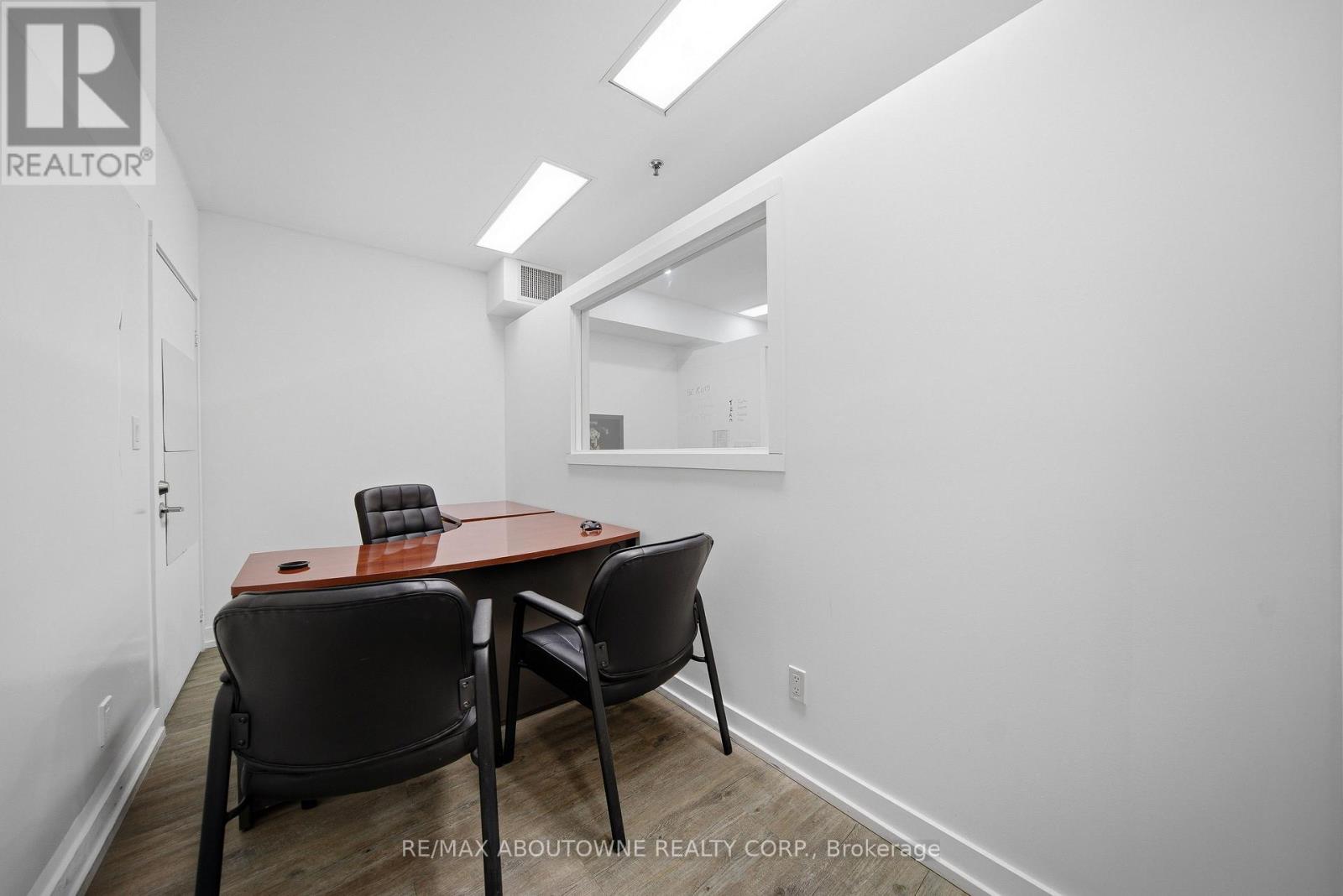 31 - 775 Pacific Road, Oakville, Ontario  L6L 6M4 - Photo 11 - W12839748