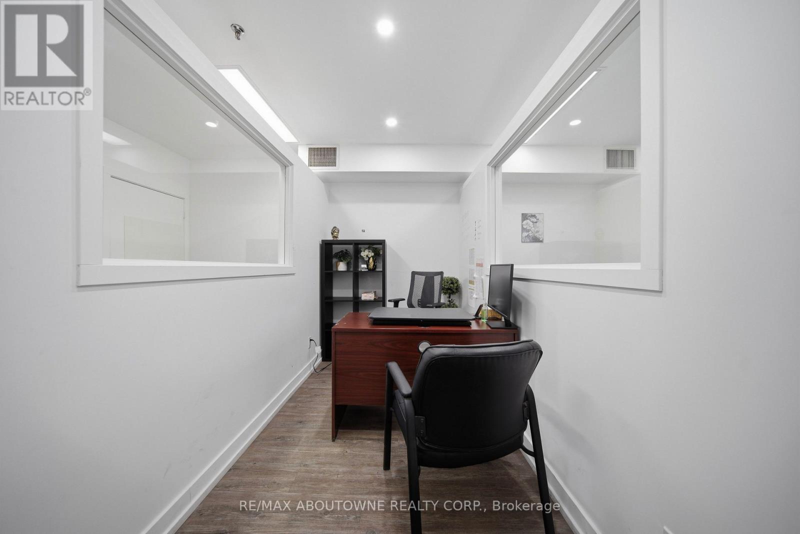 31 - 775 Pacific Road, Oakville, Ontario  L6L 6M4 - Photo 12 - W12839748