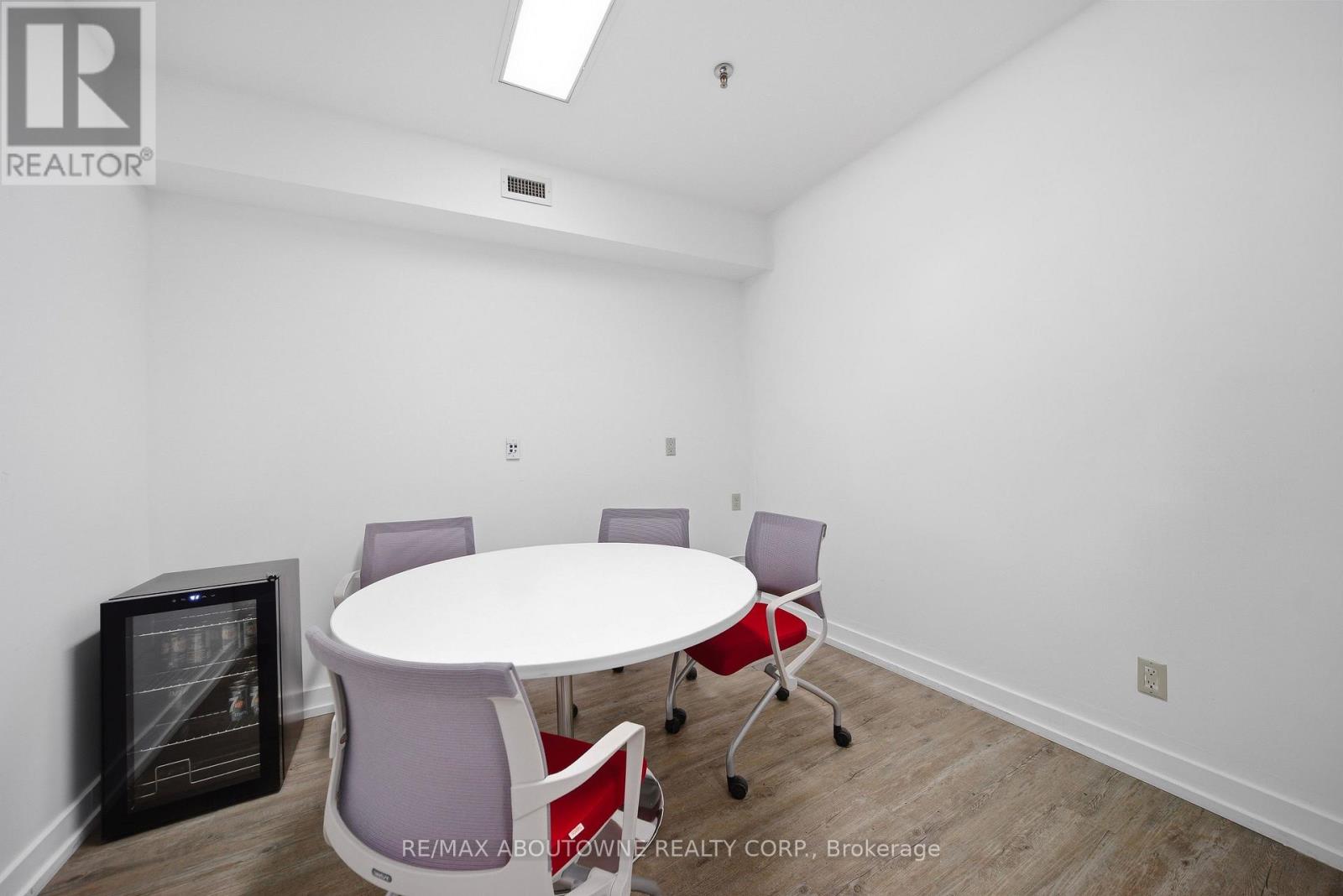 31 - 775 Pacific Road, Oakville, Ontario  L6L 6M4 - Photo 15 - W12839748