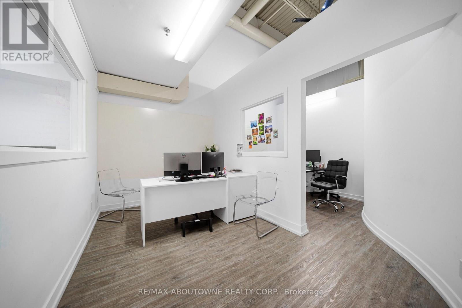 31 - 775 Pacific Road, Oakville, Ontario  L6L 6M4 - Photo 17 - W12839748