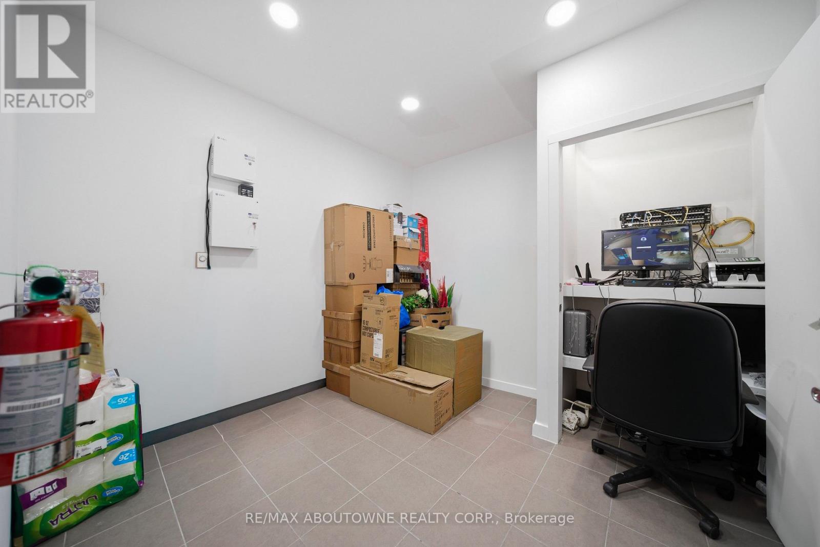 31 - 775 Pacific Road, Oakville, Ontario  L6L 6M4 - Photo 19 - W12839748