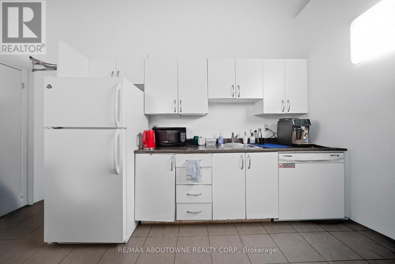 31 - 775 Pacific Road, Oakville, Ontario  L6L 6M4 - Photo 23 - W12839748