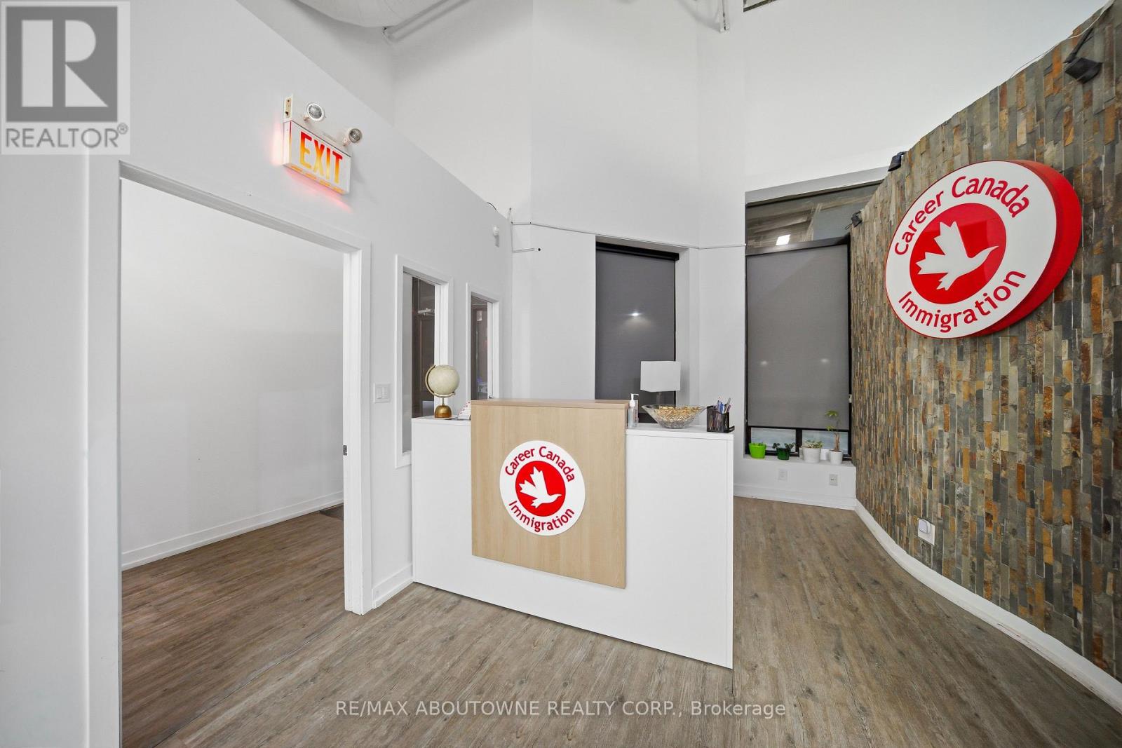 31 - 775 Pacific Road, Oakville, Ontario  L6L 6M4 - Photo 4 - W12839748