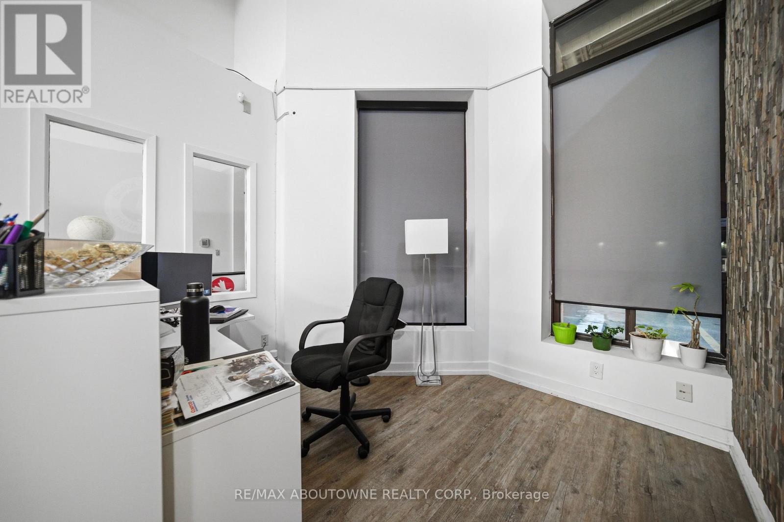 31 - 775 Pacific Road, Oakville, Ontario  L6L 6M4 - Photo 6 - W12839748