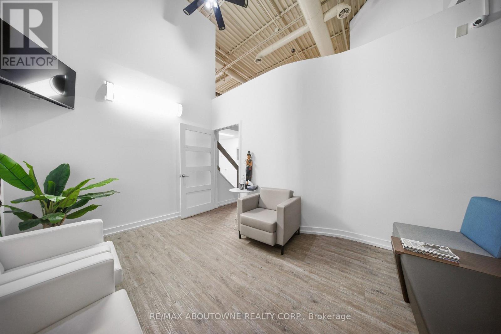 31 - 775 Pacific Road, Oakville, Ontario  L6L 6M4 - Photo 8 - W12839748