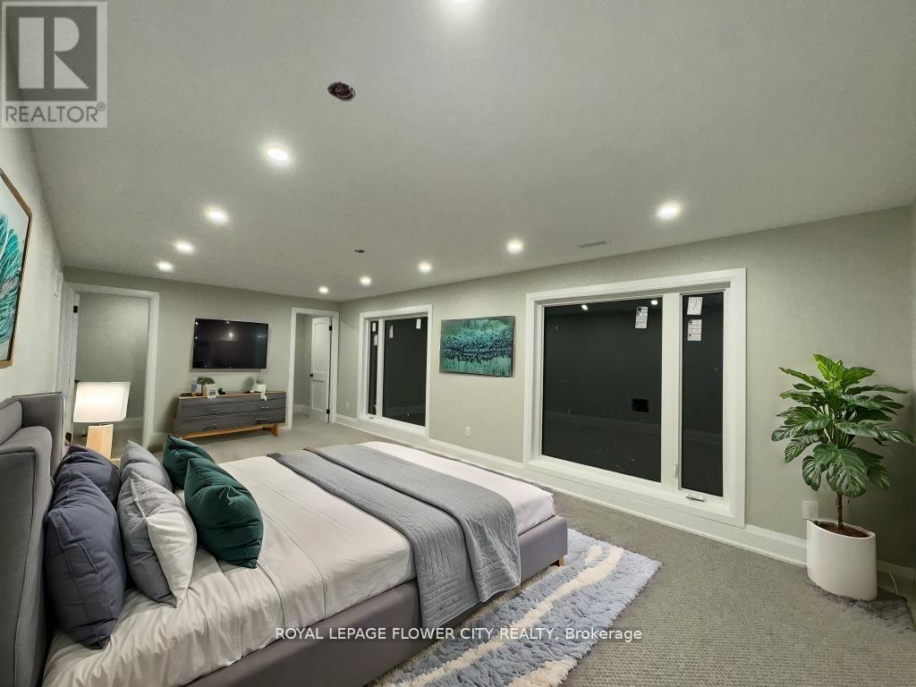 1264 St Marys Avenue, Mississauga, Ontario  L5E 1H7 - Photo 12 - W12839752