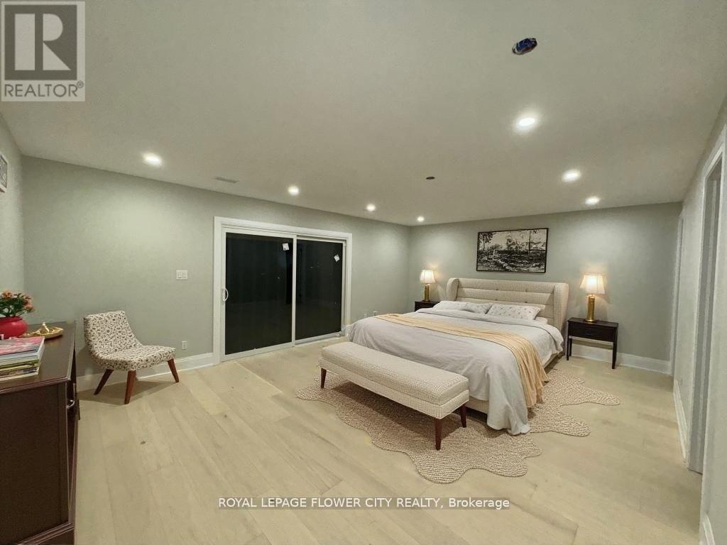 1264 St Marys Avenue, Mississauga, Ontario  L5E 1H7 - Photo 14 - W12839752