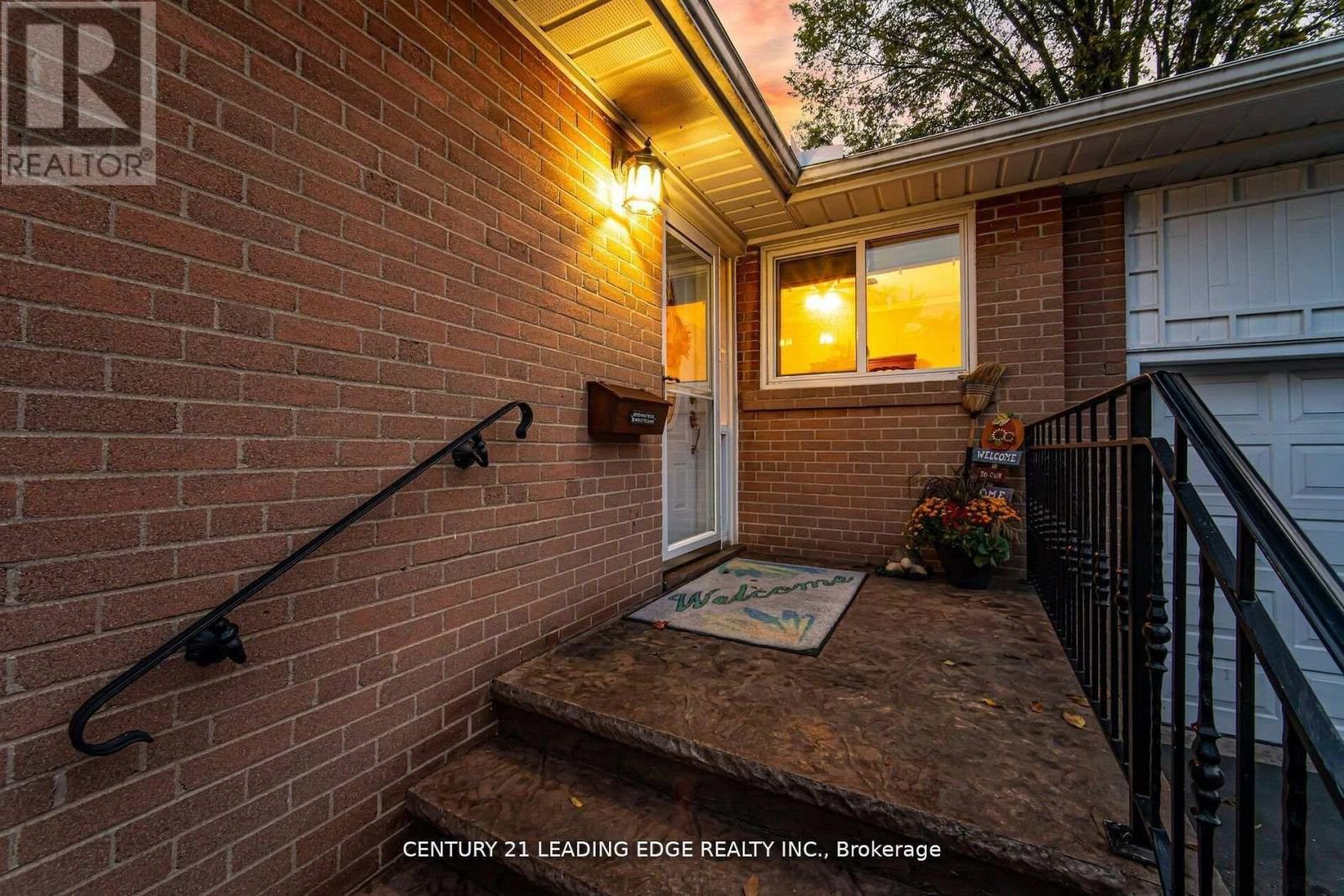 2574 Lundigan Drive, Mississauga, Ontario  L5J 3W1 - Photo 6 - W12839764