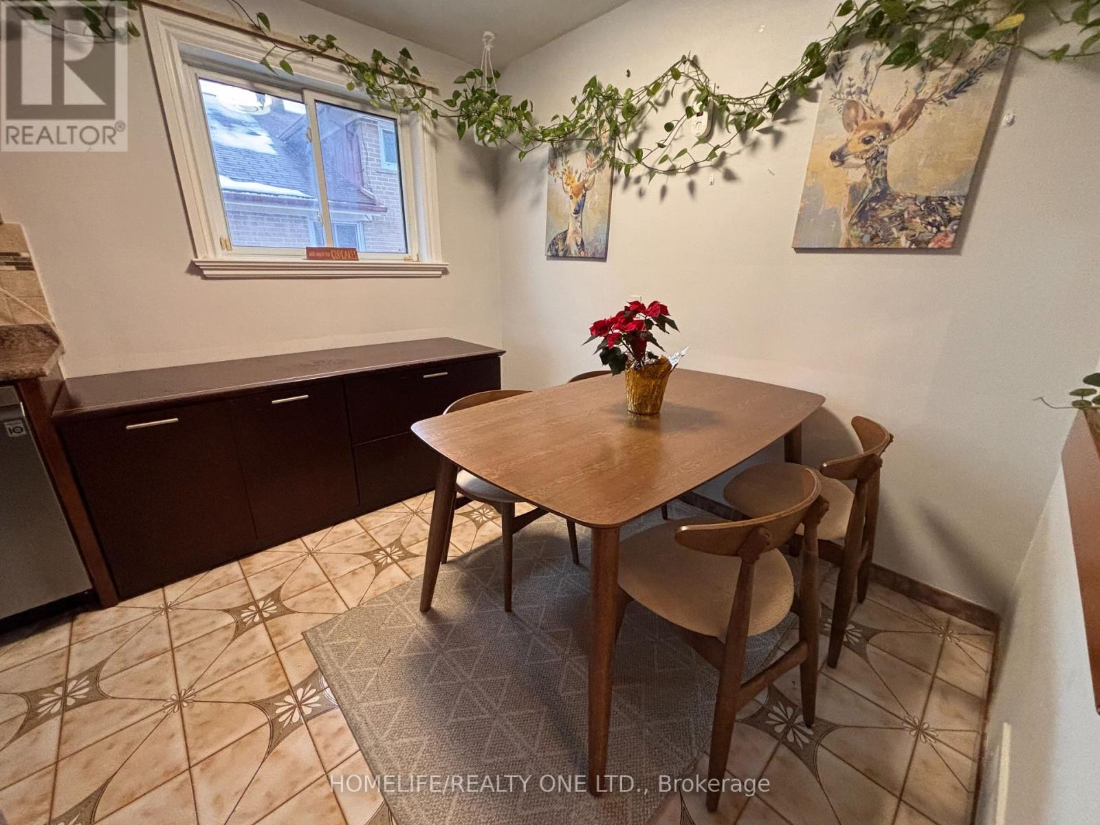 77 Newlin Crescent, Toronto, Ontario  M3L 1X5 - Photo 11 - W12839774