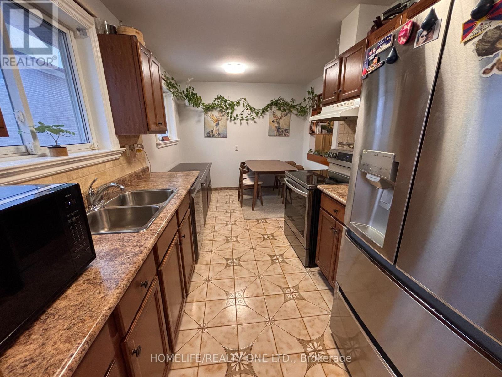 77 Newlin Crescent, Toronto, Ontario  M3L 1X5 - Photo 13 - W12839774