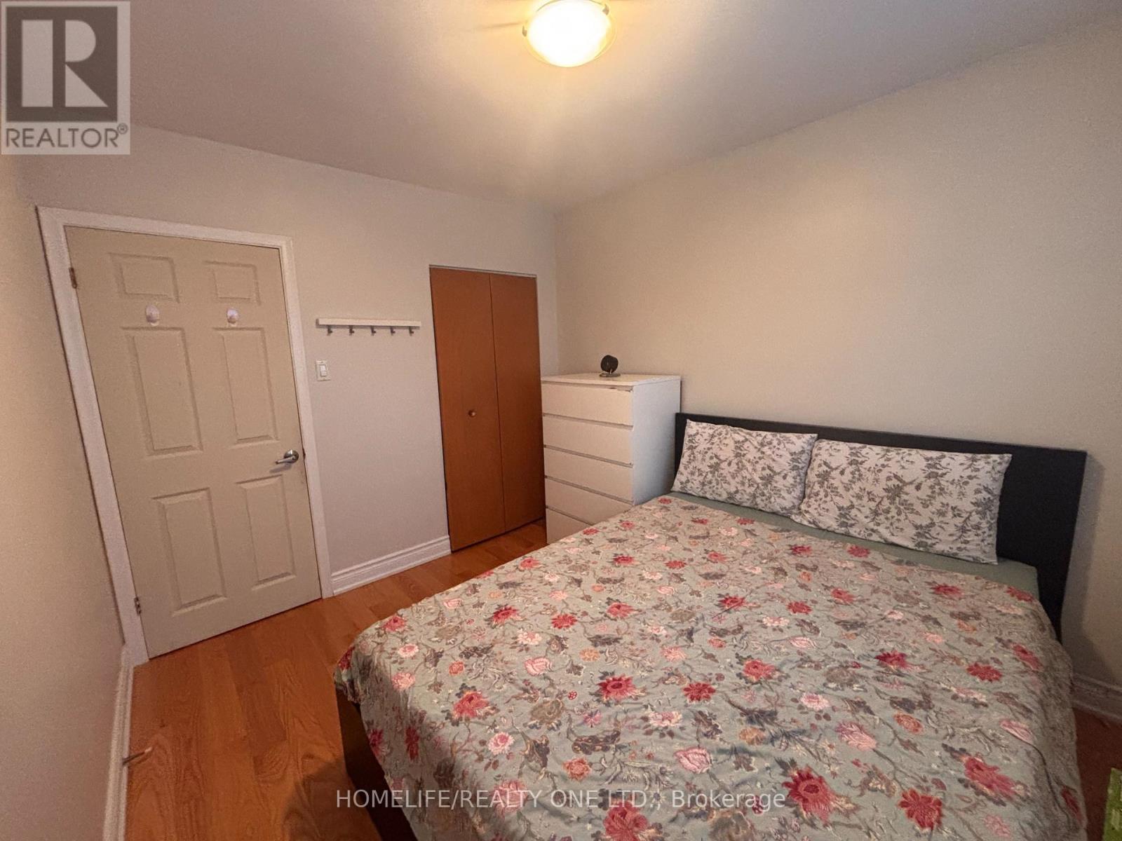 77 Newlin Crescent, Toronto, Ontario  M3L 1X5 - Photo 17 - W12839774