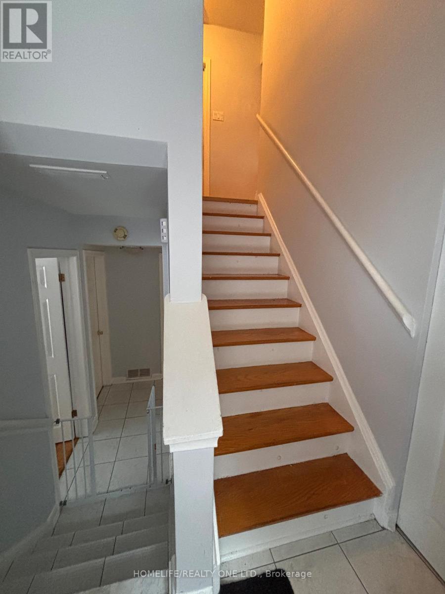 77 Newlin Crescent, Toronto, Ontario  M3L 1X5 - Photo 20 - W12839774