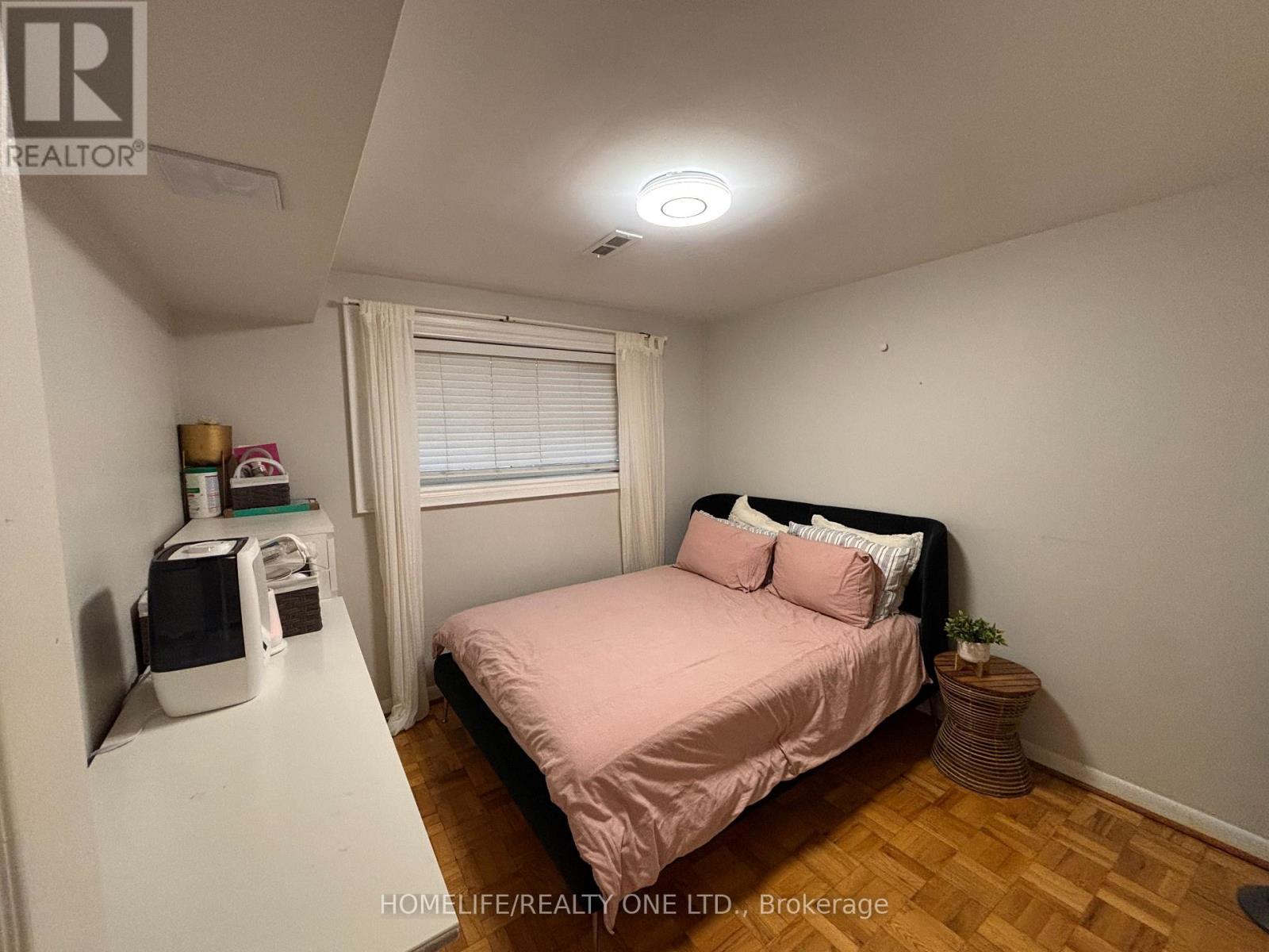 77 Newlin Crescent, Toronto, Ontario  M3L 1X5 - Photo 23 - W12839774